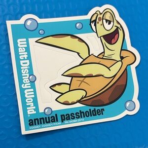 Newest Walt Disney World Passholder Magnet with Crush
